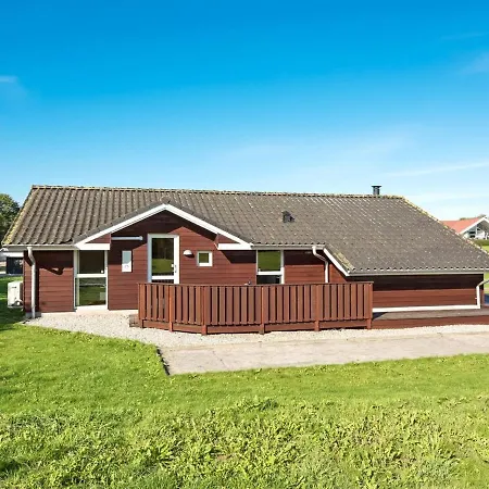 Alexis - 250m From The Sea By Interhome